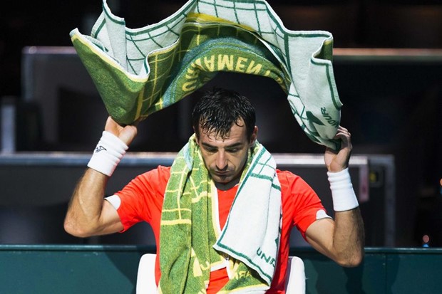 Ivan Dodig glatko poražen, Kohlschreiber opravdao status favorita