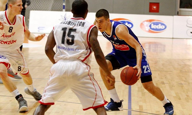 Cibona u zadnjih pet minuta slomila otpor Jollyja i izborila polufinale Kupa