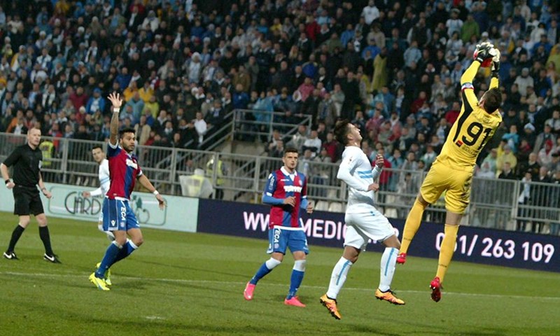 Rijeka nadigrala Hajduk u jadranskom derbiju, splitski "bili" nemoćni i s igračem više