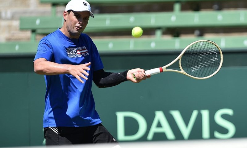 Bob i Mike Bryan u pet setova svladali Hewitta i Peersa za vodstvo Amerikanaca
