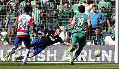 VIDEO: Real Betis slavio kod kuće protiv Granade, deset žutih i dva crvena kartona obilježilo utakmicu