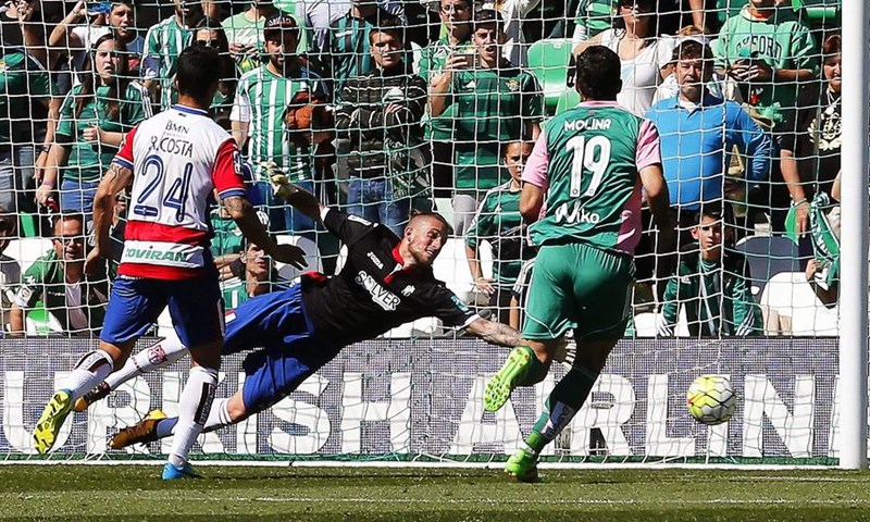 VIDEO: Real Betis slavio kod kuće protiv Granade, deset žutih i dva crvena kartona obilježilo utakmicu