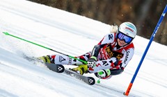 Eva Maria Brem u vodstvu nakon prve vožnje veleslaloma u Jasni