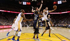 VIDEO: 27 poena Stepha Curryja na 28. rođendan, Jazzeri iznenadili Cavse