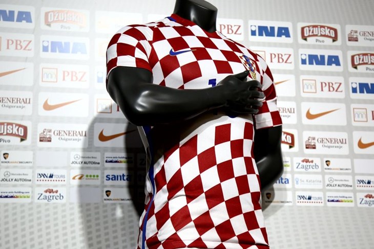Službeno predstavljen novi dres hrvatske reprezentacije, premijera u Osijeku