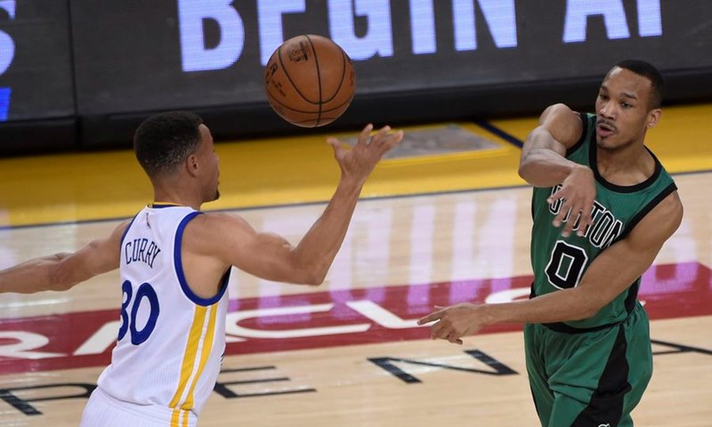 VIDEO: Celticsi nanijeli prvi domaći poraz Golden State Warriorsima