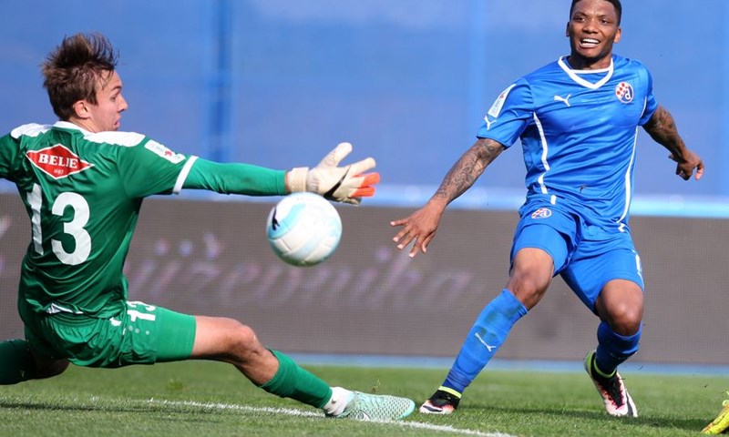 Dinamo glatko slavio protiv Osječana i ponovno pobjegao Rijeci