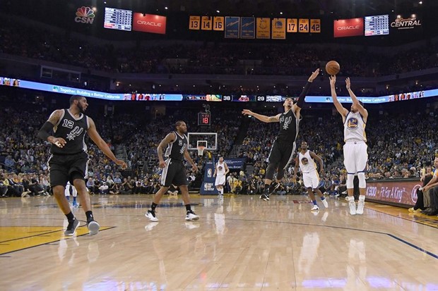 VIDEO: Golden State Warriorsi svladali San Antonio Spurse i stigli do 70. pobjede