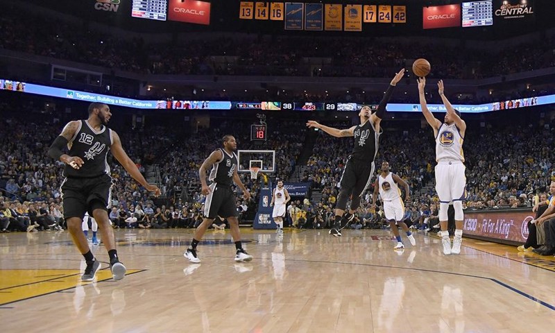 VIDEO: Golden State Warriorsi svladali San Antonio Spurse i stigli do 70. pobjede