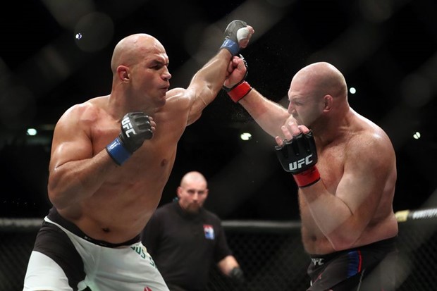 Dos Santos porazio Rothwella, Pokrajac izgubio odlukom sudaca