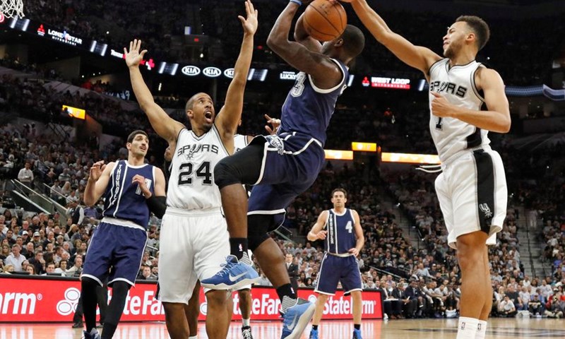VIDEO: San Antonio Spursi pregazili Oklahomu City na otvaranje polufinalne serije