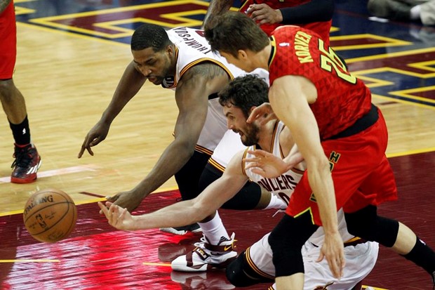 VIDEO: Cavsi krenuli pobjedom protiv Hawksa, Thunder izjednačio protiv Spursa