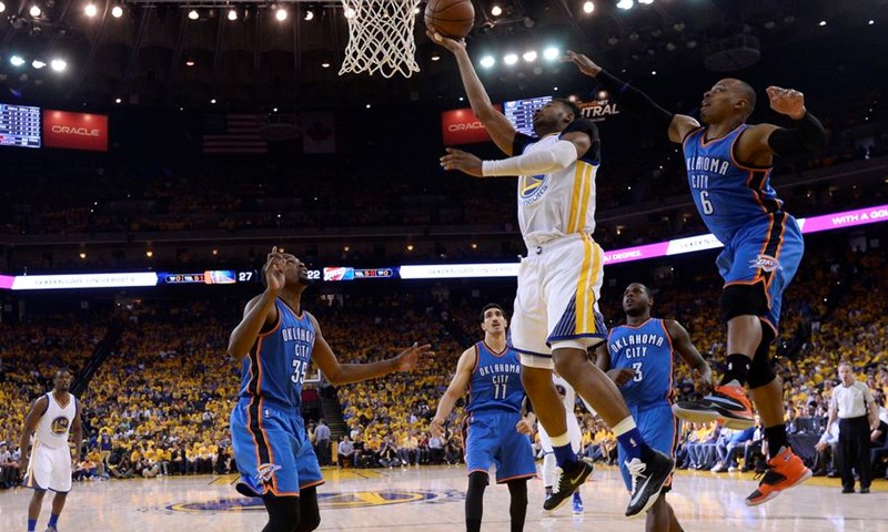 VIDEO: Stephen Curry u dvije lude minute slomio otpor OKC-a