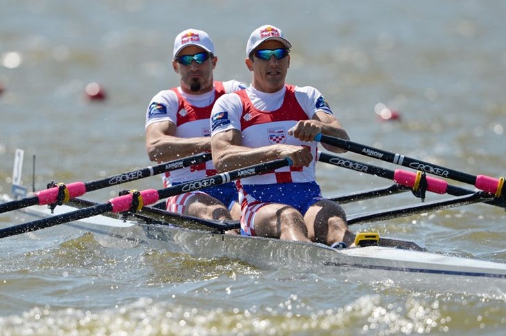 Braća Sinković do prvog zlata u dvojcu bez kormilara