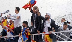 Deseci tisuća navijača Reala slavilo naslov u centru Madrida