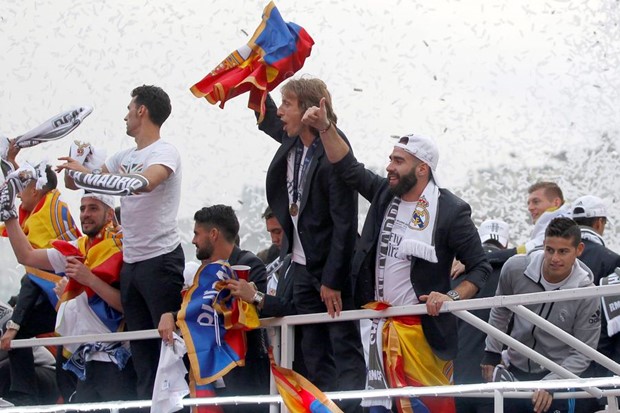 Deseci tisuća navijača Reala slavilo naslov u centru Madrida