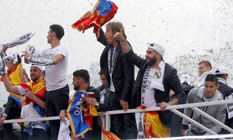 Deseci tisuća navijača Reala slavilo naslov u centru Madrida
