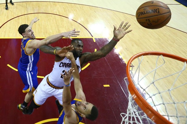 VIDEO: Cavsi se vratili u finale u stilu, na svom parketu pregazili Warriorse