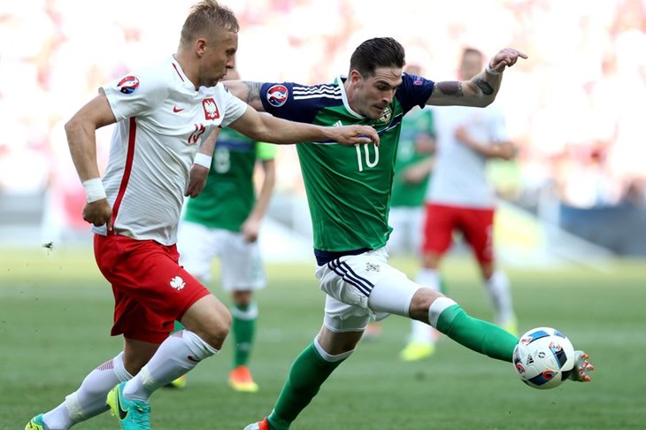 VIDEO: Arkadiusz Milik donio Poljacima tri boda protiv debitanta