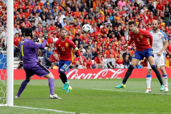 Pique odlučio ostati odan reprezentaciji unatoč kritikama