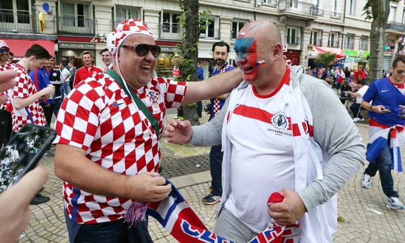 Navijači preplavili St. Etienne, HHO upozorava na moguće nerede