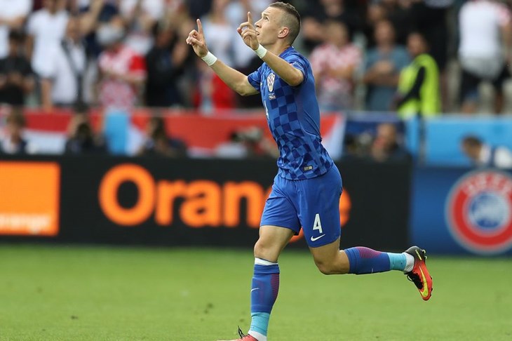 VIDEO: Huligani se na "krasan" način zahvalili reprezentaciji, Češka izvukla bod