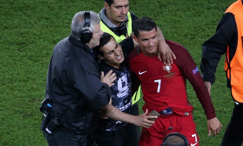 Ronaldo uzeo novinaru mikrofon iz ruke i bacio ga u vodu