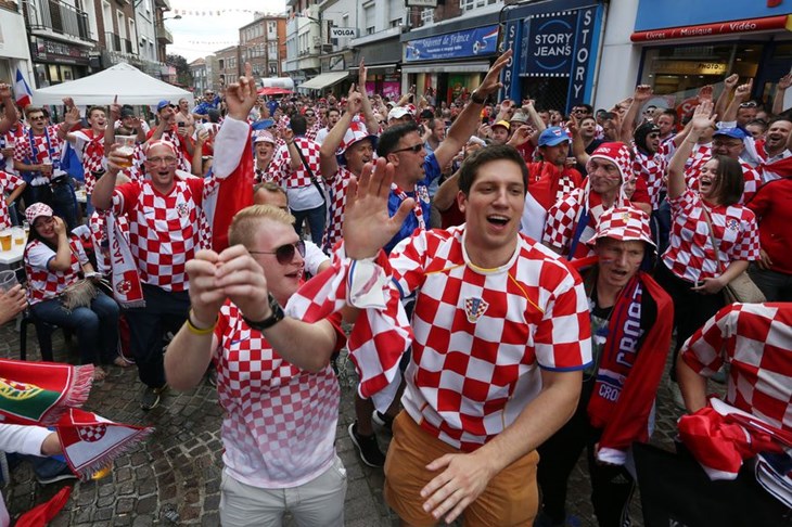 Vatreno ludilo u Lensu, svi žele na utakmicu
