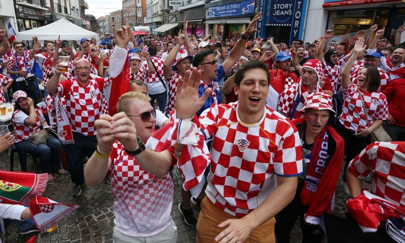 Vatreno ludilo u Lensu, svi žele na utakmicu