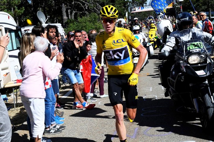 Tour de France: U bizarnom incidentu Froome umalo izgubio vodstvo