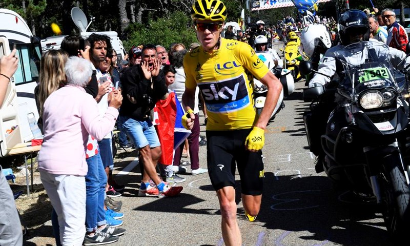 Tour de France: U bizarnom incidentu Froome umalo izgubio vodstvo