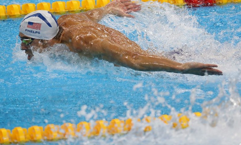 Michael Phelps pobijedio na 200 mješovito i postao prvi sa zlatom u istoj disciplini na četirima OI