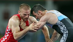 Božo Starčević briljira u kategoriji do 75 kilograma, s dvije pobjede ušao u polufinale