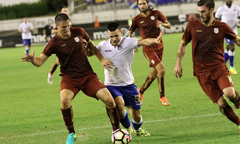Mitrović nakon potpisa: "Imali smo sjajnu sezonu, a sada ćemo igrati i Ligu prvaka"