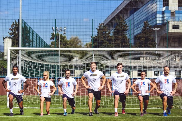Nogometaši Dinama vježbali uz atraktivne trenerice za Aktivniju Hrvatsku