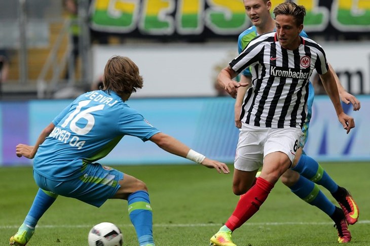 VIDEO: Kovačev Eintracht uz Rebićevu asistenciju bolji od Bayera