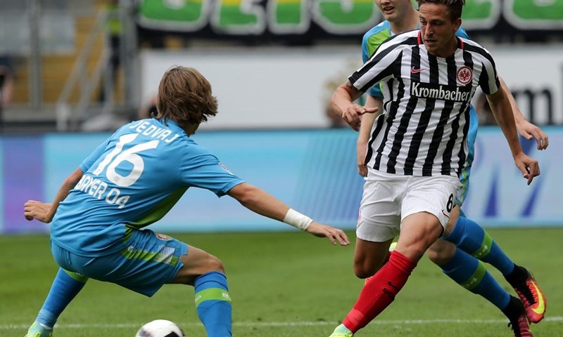 VIDEO: Kovačev Eintracht uz Rebićevu asistenciju bolji od Bayera