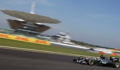 VN Malezije: Hamiltonu 'pole position'