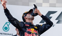 VN Malezije: Pobjeda Ricciarda, Hamilton odustao