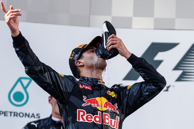 VN Malezije: Pobjeda Ricciarda, Hamilton odustao