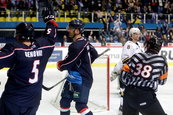 Debitirao Drew MacIntyre, Medvjedi svladali Neftehimik