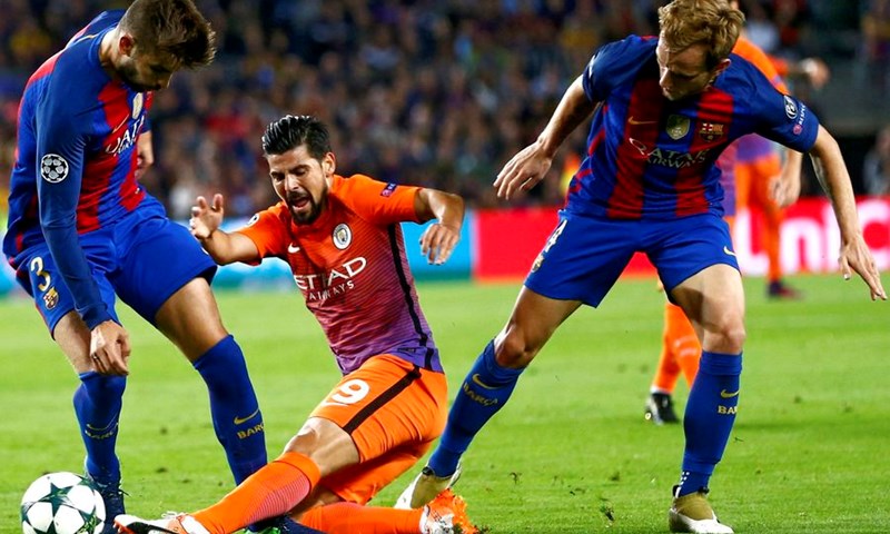 Barcelona slavila, ali i ostala bez dvojice igrača
