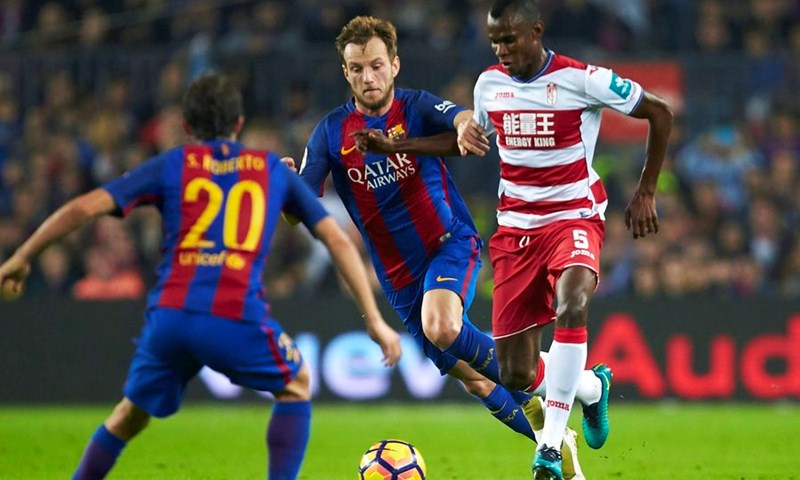 VIDEO: Barcelona nadigrala u gostima Granadu, Rakitić uz pomoć Sauniera do pogotka