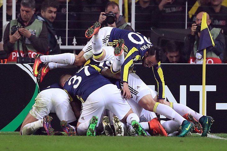 VIDEO: Fantastičan pogodak Mousse Sowa u pobjedi Fenerbahčea, minimalno slavlje APOEL-a