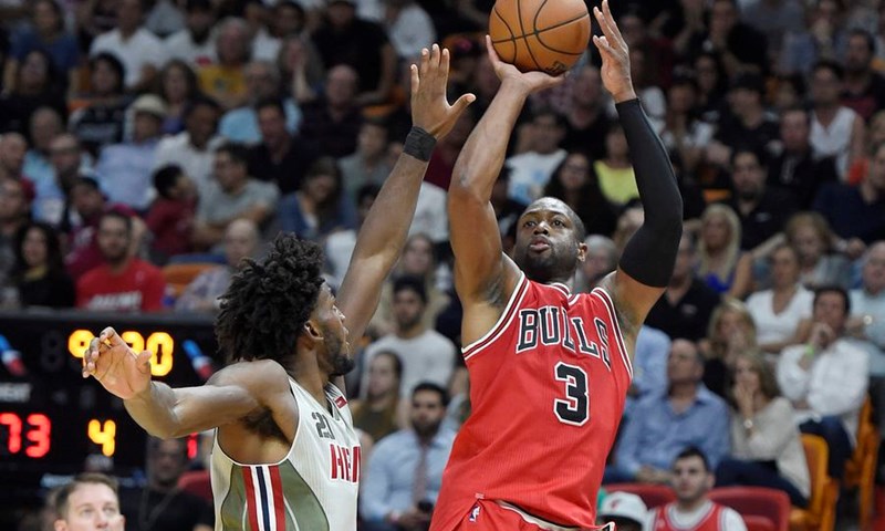 VIDEO: Wade uzeo pobjedu na povratku u Miami, Warriorsi lako protiv Denvera