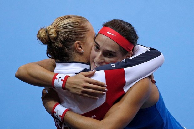 VIDEO: Čehinje i Francuskinje poravnate nakon prvog dana finala Fed Cupa