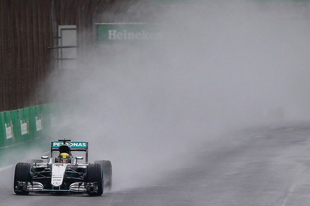 Dramatična utrka u Brazilu: Hamilton odnio pobjedu, Rosberg drugi, Verstappen čudesno do postolja