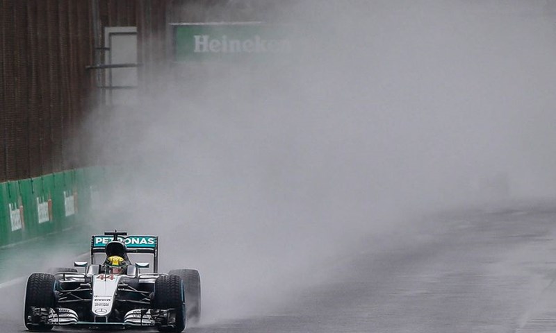 Dramatična utrka u Brazilu: Hamilton odnio pobjedu, Rosberg drugi, Verstappen čudesno do postolja