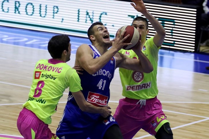 VIDEO: Sjajni Ante Žižić predvodio Vukove do pobjede u Sremskoj Mitrovici!