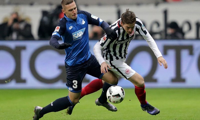 VIDEO: Borussia se dva puta vraćala i s igračem manje osvojila bod